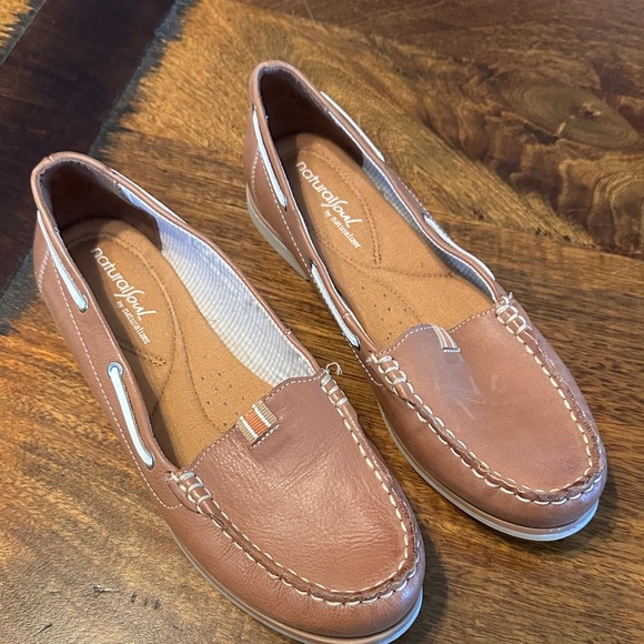 Naturalized Natural soul deck shoes size 8 EUC - Picture 1 of 6